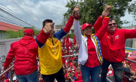 Un mar de revolucionarios inundaron calles en apoyo al Presidente Nicolás Maduro