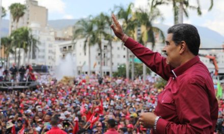 Presidente Maduro firmó decreto de aumento de la Cestaticket y Bono de Guerra Económica