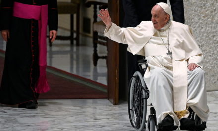 Papa Francisco se recupera favorablemente de reciente operación abdominal