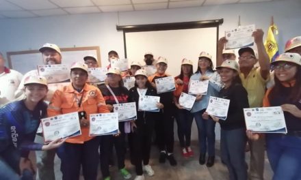 Ejecutivo regional entregó certificados de Observadores Meteorológicos Comunitarios en Aragua