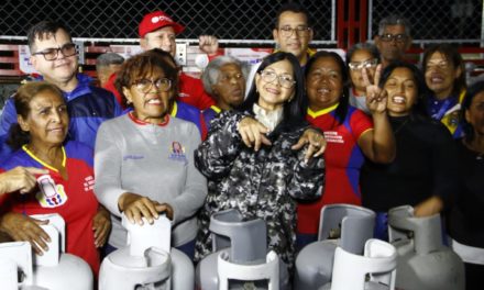 Presidente Maduro inauguró mini planta de llenado de cilindros de gas en Cagua