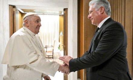 Presidente de Cuba fue recibido por el papa Francisco en el Vaticano