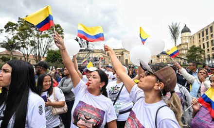 Colombianos tomaron las calles y Petro agradeció el apoyo popular 