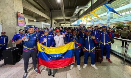 Arribó segunda avanzada de atletas criollos tras destacada participación en Juegos Centroamericanos