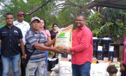 Gobierno de Aragua entregó bioinsumos a consejos comunales para la siembra de maíz en San Sebastián de los Reyes