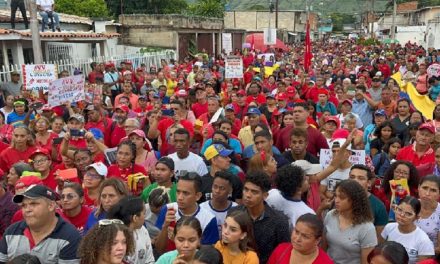 Pueblo venezolano se mantiene movilizado en respaldo al Presidente Nicolás Maduro