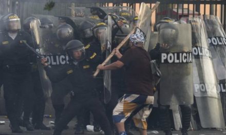 Represión policial dejó al menos 11 heridos por «Toma de Lima» en Perú