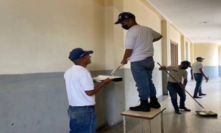 Bricomiles rehabilitan espacios educativos en toda Venezuela