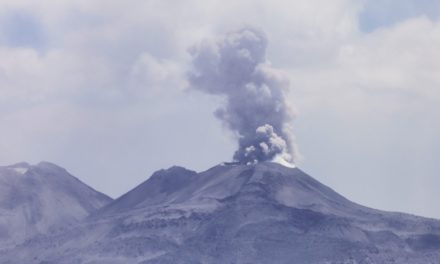 Perú declaró emergencia por proceso eruptivo del volcán Ubinas