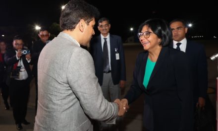 Vicepresidenta llegó a India para participar en el IX Cónclave América Latina y el Caribe