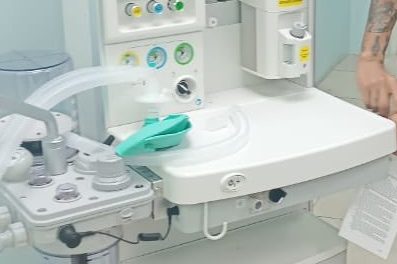 Isena recibió dos máquinas de anestesia para reactivar cirugías oncológicas