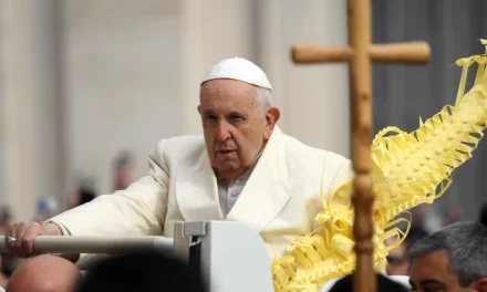 Papa Francisco inició viaje apostólico a Portugal