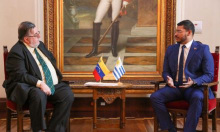 Venezuela y Uruguay revisan agenda de cooperación en áreas estratégicas