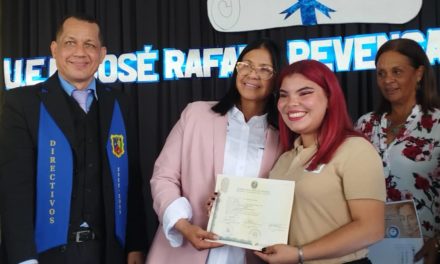 Graduados 175 bachilleres de la UEN «José Rafael Revenga»