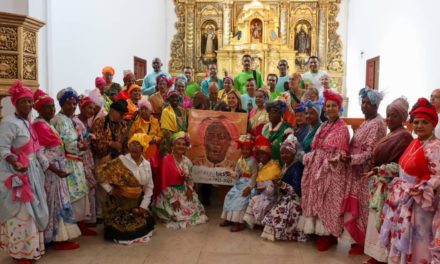 Rindieron homenaje a la negra Isidora símbolo de los carnavales en su centenario