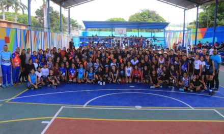 Más de 150 deportistas asistieron a campamento de voleibol