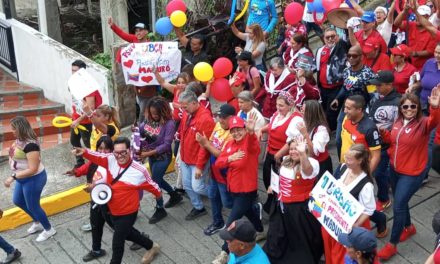La marea roja del municipio Tovar ratificó su apoyo al presidente Nicolás Maduro