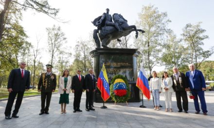 Delegación parlamentaria venezolana rinde honores a El Libertador Simón Bolívar en Moscú