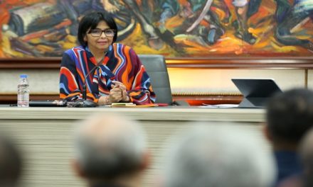 Vicepresidenta Delcy Rodríguez arriba a China para fortalecer relaciones bilaterales