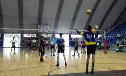 Exitosa primera semana del campamento de voleibol