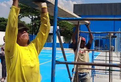 Personal de la Alcaldía de Sucre inició recuperación de canchas del Polideportivo Corinsa