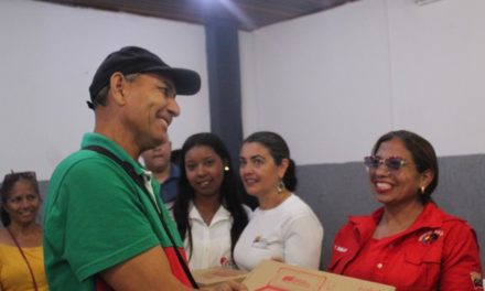 Estudiantes de Misión Sucre de Las Tejerías recibieron computadoras portátiles