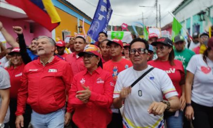Más de tres mil ocumareños marcharon en apoyo al Presidente Nicolás Maduro