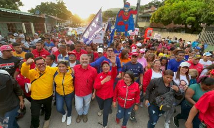 Más de cinco mil aragüeños salieron a las calles de Revenga en apoyo al Presidente Maduro