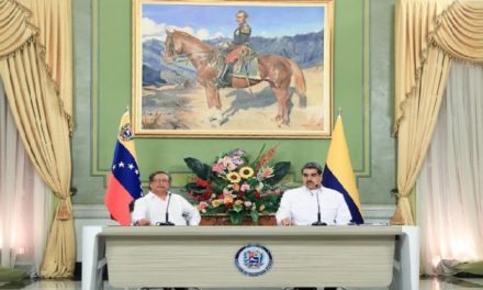 Jefes de Estado de Venezuela y Colombia suscriben acuerdos de cooperación bilateral