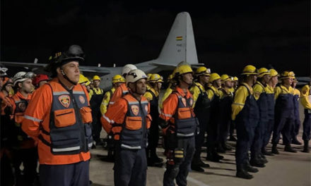 Condecorados delegación venezolana que ayudó a mitigar incendios en Bolivia