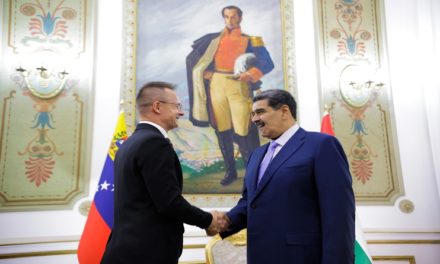 Presidente Maduro recibe al ministro de Asuntos Exteriores y Comercio de Hungría