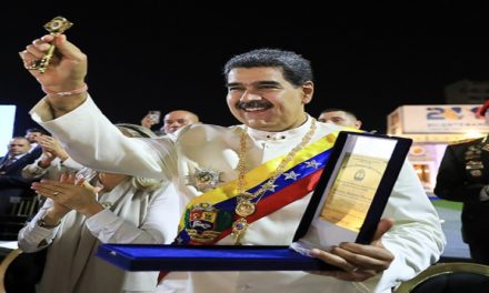 Presidente Maduro recibió llaves de la ciudad histórica de Puerto Cabello