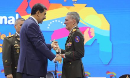Maduro ascendió a Pompeyo Torrealba a general por su compromiso con el Esequibo