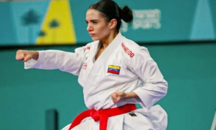 Andrea Armada logró medalla de bronce en karate