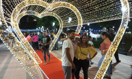 Las fiestas decembrinas siguen en la Plaza Bolívar de Maracay