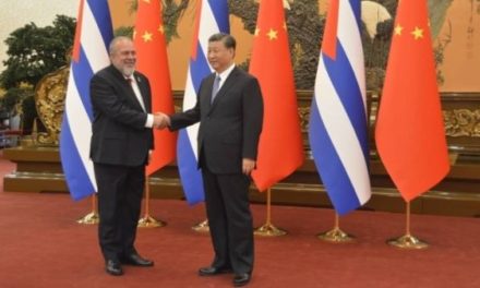 Presidente de China recibe en Beijing al primer ministro de Cuba
