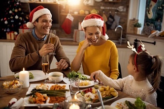 ¿Cómo evitar los excesos en las fiestas decembrinas para proteger el estómago?