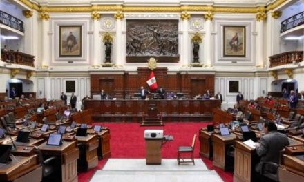 Fiscal general de Perú se defiende de acusaciones ante el Congreso
