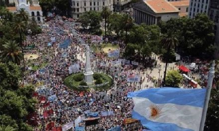 Denuncian en Argentina plan de ajuste y medidas antiprotestas