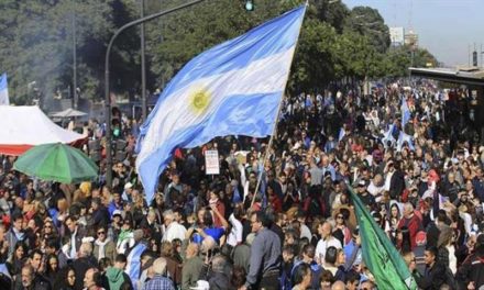 Protestas y descontento tras primeras medidas de Gobierno argentino