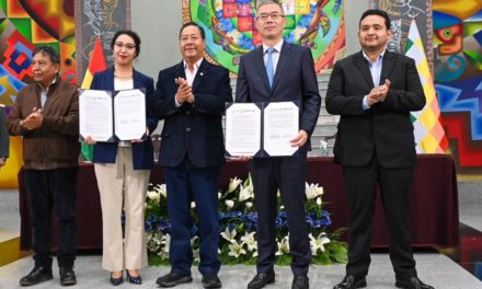 Bolivia firmó convenio con consorcio chino para la instalación de planta de litio en salar de Uyuni
