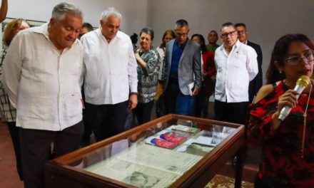 Inauguran exposición fotográfica en honor al 65° Aniversario de la Revolución Cubana