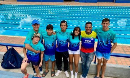 Club Élite Subacuático destacó en chequeo de Natación con Aletas