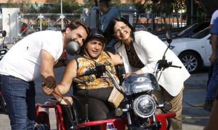 Gobierno regional entregó motos a personas con diversidad funcional