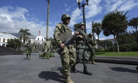 Fuerzas militares intervienen cárceles de Ecuador