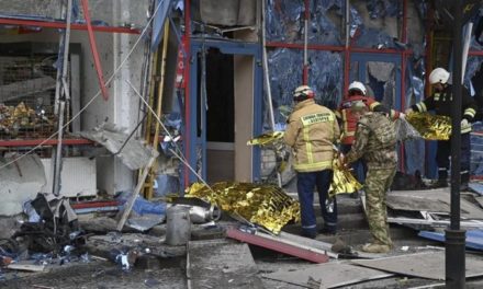 Ucrania bombardea centro comercial