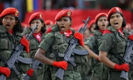 Hace 23 años el Comandante Chávez reincorporó a la mujer venezolana a la FANB