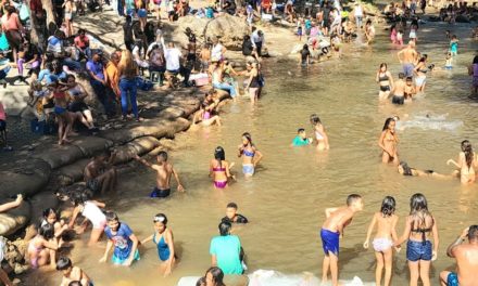 Balnearios en Ribas repletos de temporadistas por asueto de Carnaval