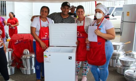 Gobierno de Aragua suministró insumos e implementos a 30 casas de alimentación