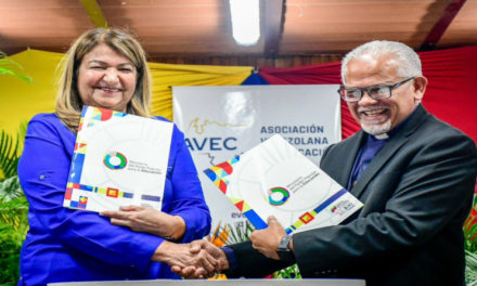 Gobierno Bolivariano ratifica convenio con la AVEC